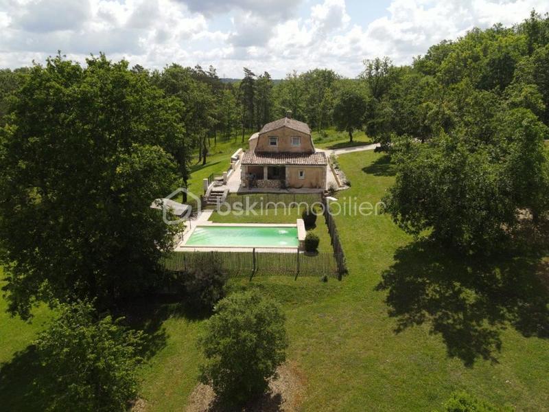 Propriété - 105 m² - 4 pièces