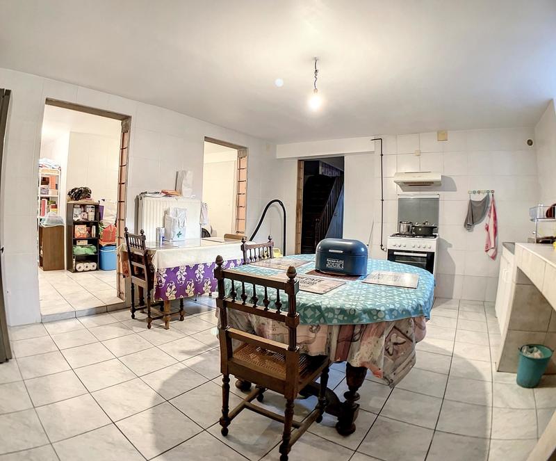 Maison - 221 m² - 8 pièces