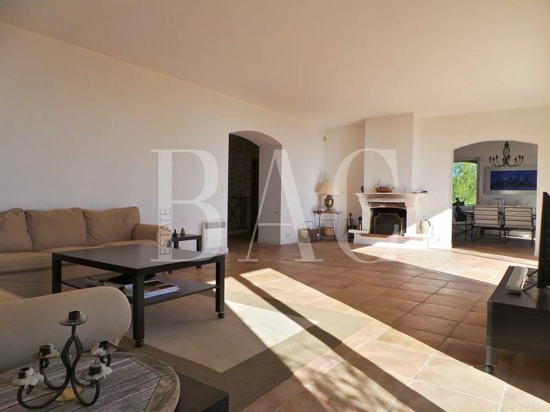 Villa - 330 m² - 8 pièces