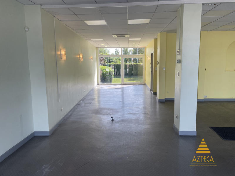 Local commercial - 140 m² - 6 pièces