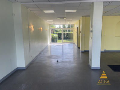 Local commercial - 140 m² - 6 pièces