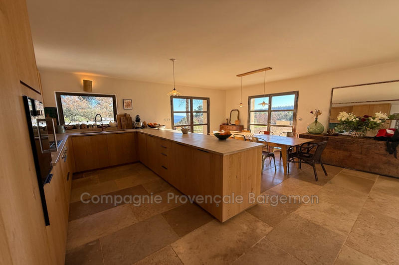 Maison - 200 m² - 2 pièces