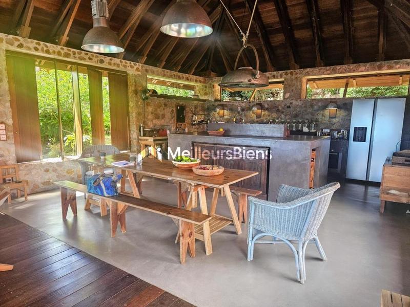 Propriété - 261 m² - 8 pièces