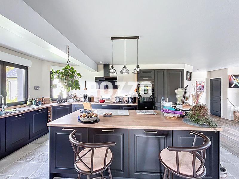 Maison - 215 m² - 6 pièces