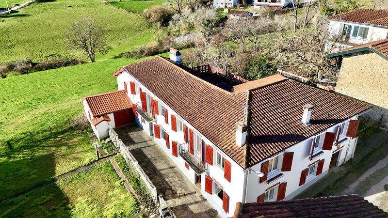 Maison de village - 249 m² - 10 pièces