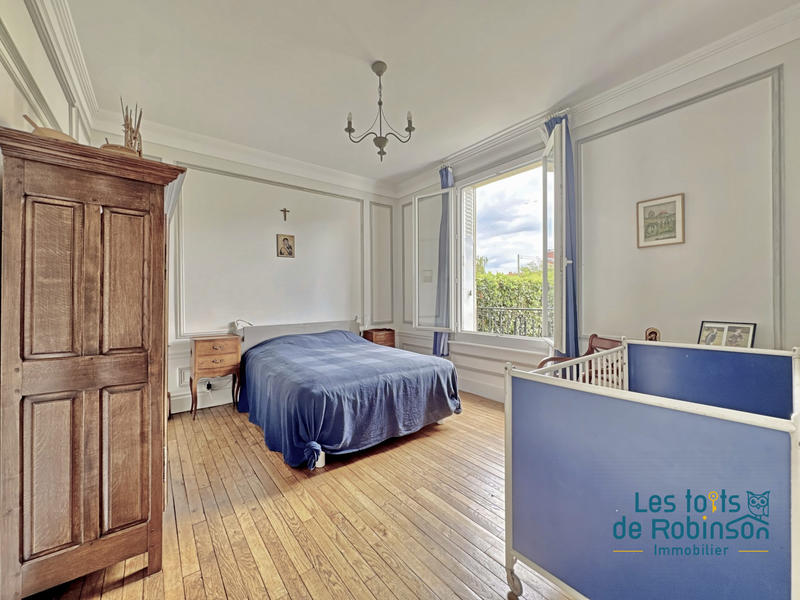 Maison - 240 m² - 10 pièces