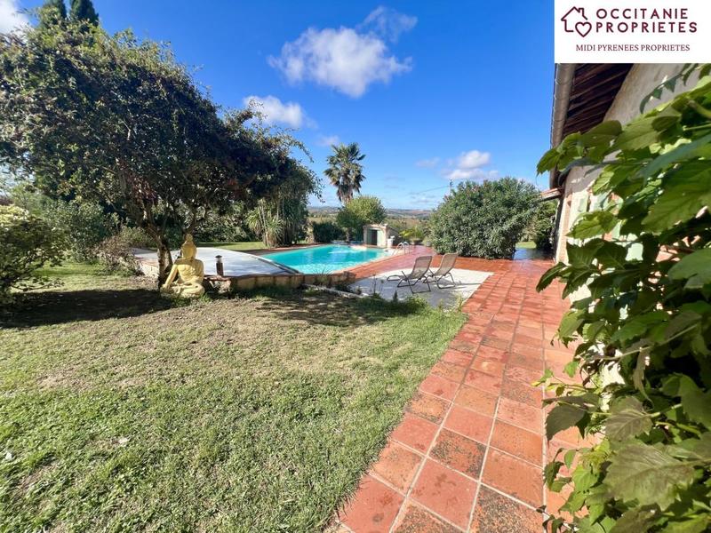 Propriété - 202 m² - 5 pièces