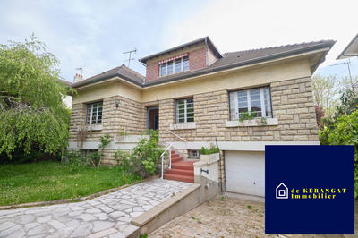 Maison traditionnelle - 230 m² - 8 pièces