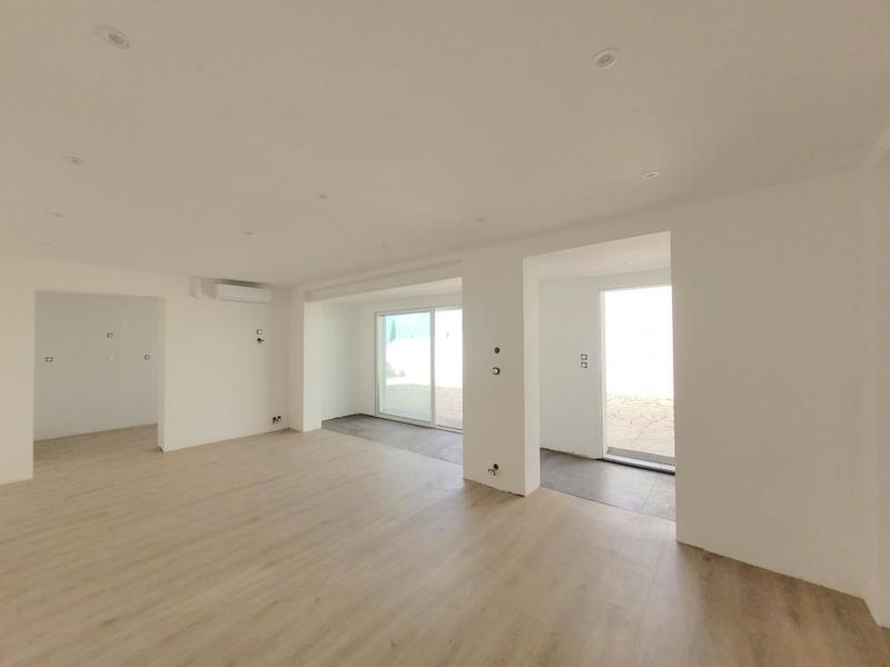 Maison - 256 m² - 8 pièces