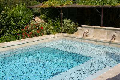 Maison - 250 m² - 8 pièces