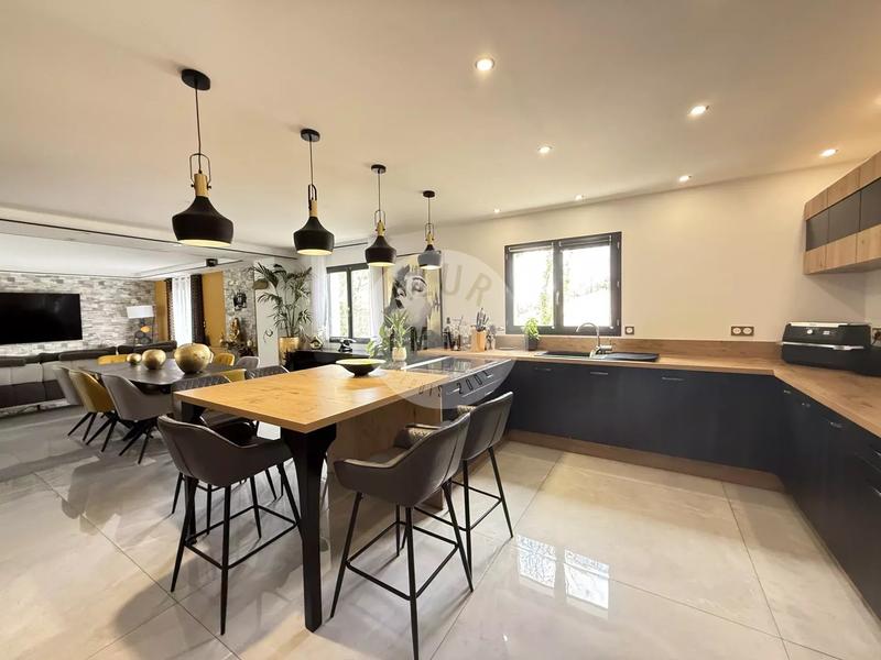 Villa - 161 m² - 6 pièces