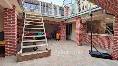 Maison - 300 m² - 6 pièces