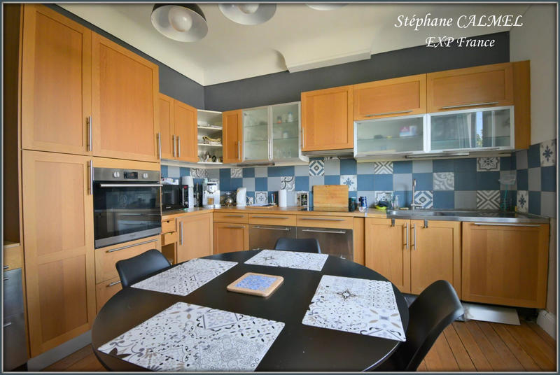 Maison - 209 m² - 9 pièces