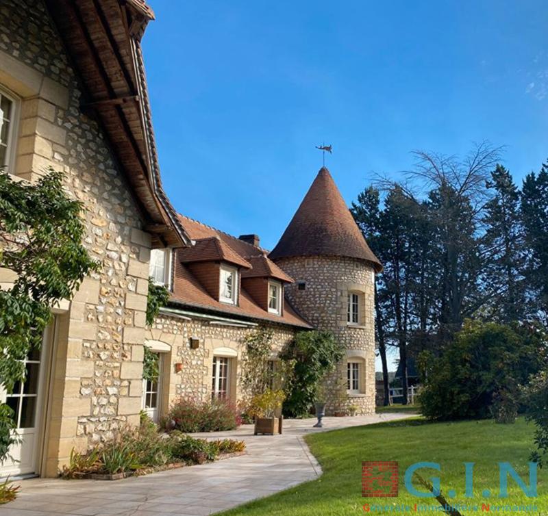 Propriété - 273 m² - 11 pièces