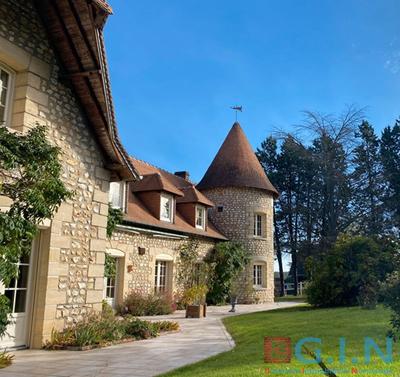 Propriété - 273 m² - 11 pièces