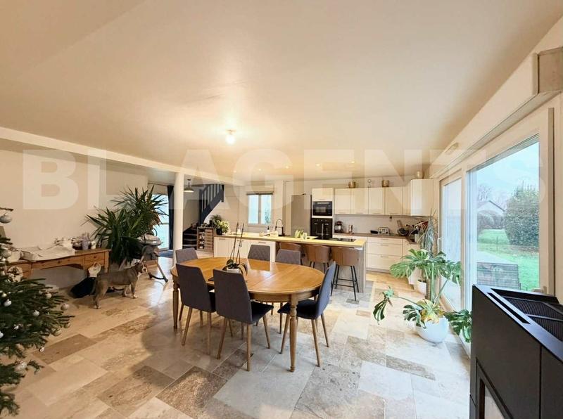 Maison - 145 m² - 6 pièces