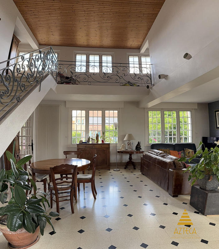 Maison - 180 m² - 8 pièces