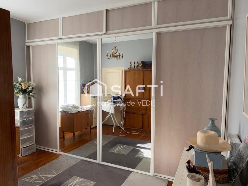 Maison - 280 m² - 10 pièces