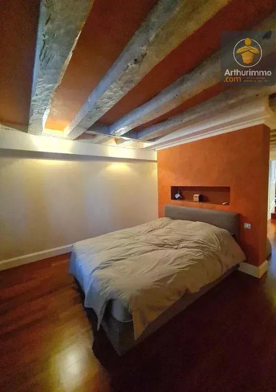 Maison - 230 m² - 7 pièces