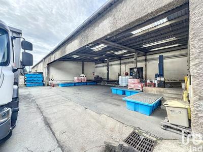 Local commercial - 3 700 m²