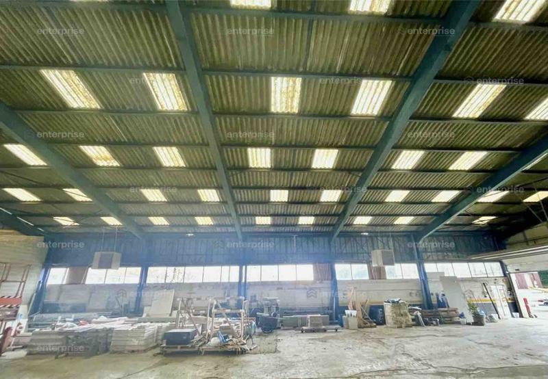 Local commercial - 1 350 m²