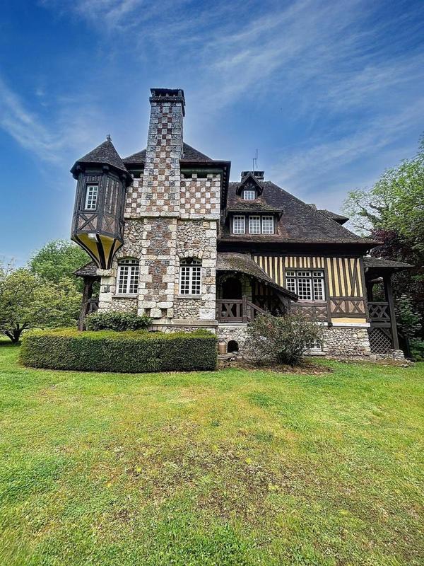 Propriété - 400 m² - 15 pièces