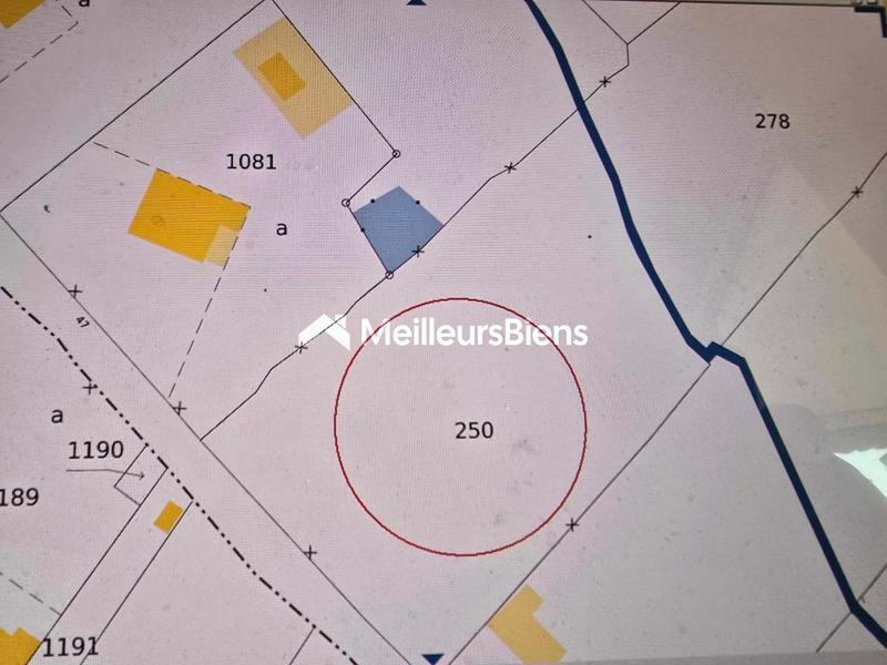 Terrain constructible - 1 000 m²