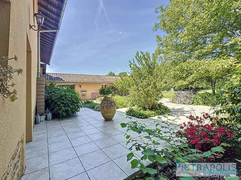 Maison - 320 m² - 7 pièces