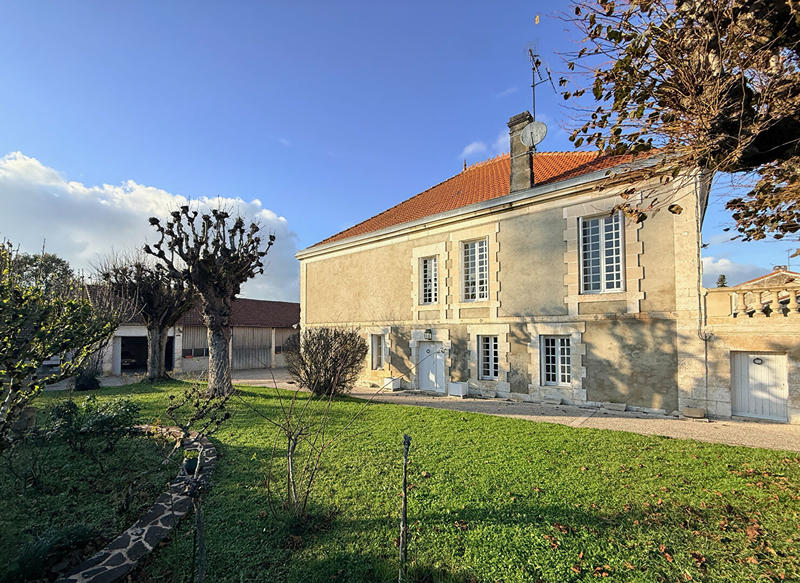 Maison - 360 m² - 10 pièces
