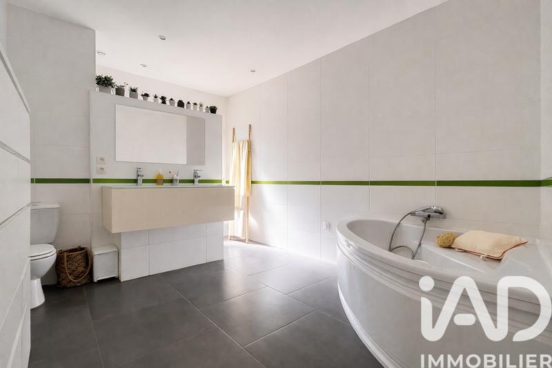 Maison - 121 m² - 4 pièces