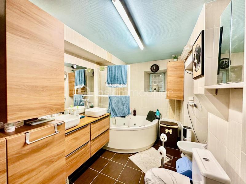 Maison en pierre - 200 m² - 9 pièces