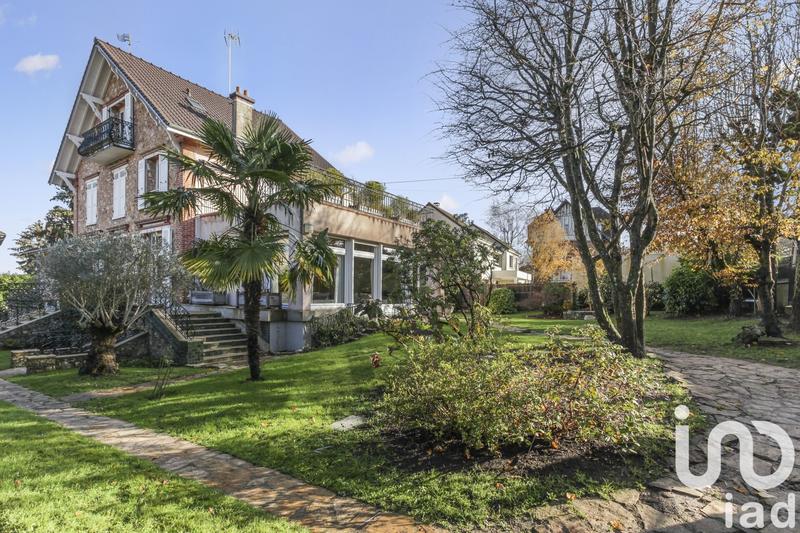 Maison - 237 m² - 18 pièces