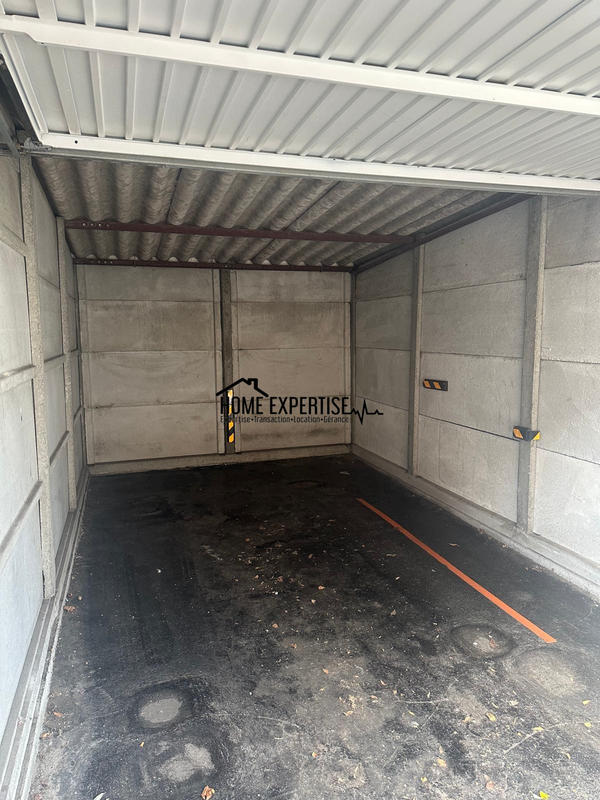 Parking / Garage - 12 m²