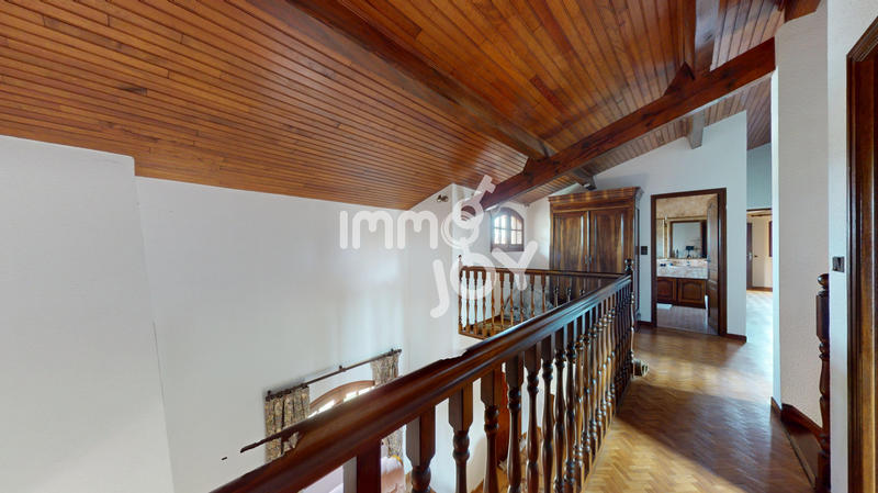 Maison - 231 m² - 7 pièces