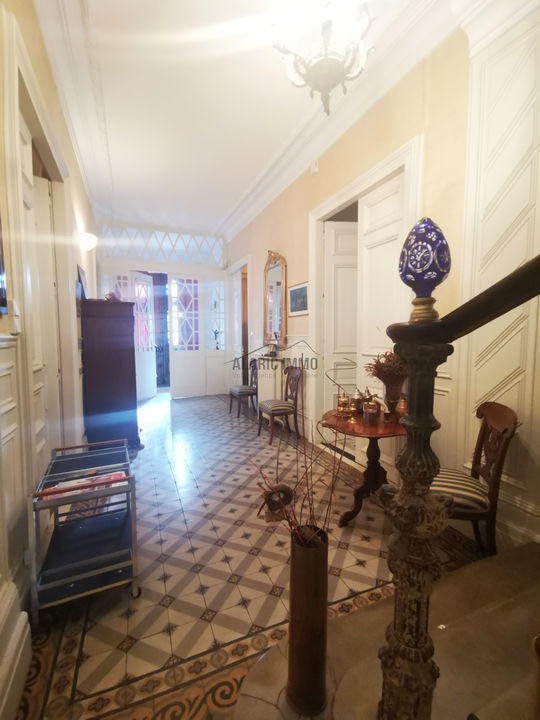 Maison - 950 m² - 42 pièces