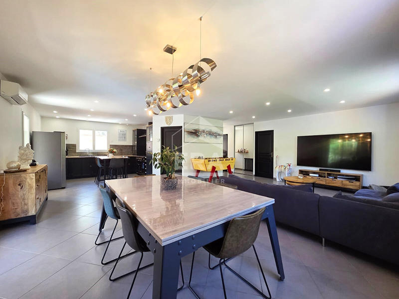 Maison - 194 m² - 6 pièces