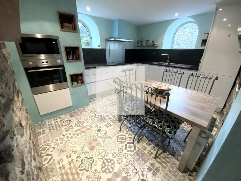 Maison - 195 m² - 7 pièces