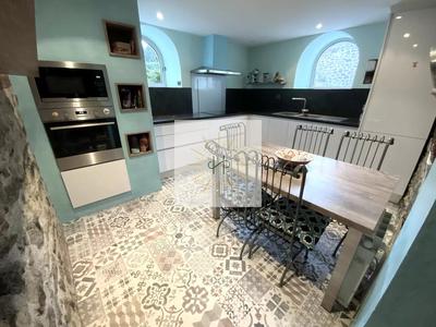 Maison - 195 m² - 7 pièces