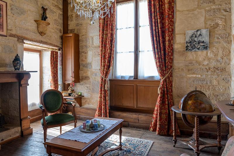 Maison - 317 m² - 12 pièces