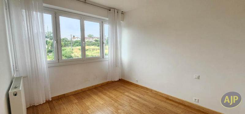 Appartement - 90 m² - 4 pièces