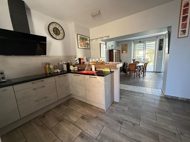 Maison - 265 m² - 10 pièces