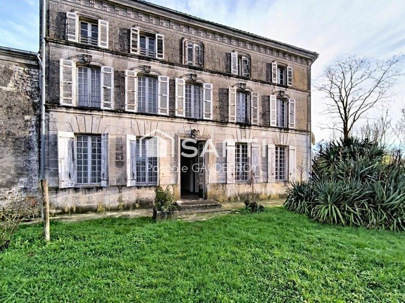 Maison - 270 m² - 9 pièces