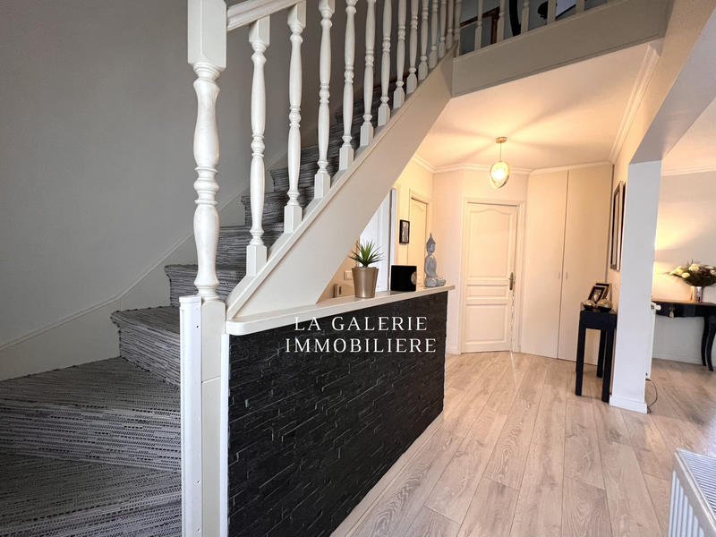 Maison - 186 m² - 8 pièces