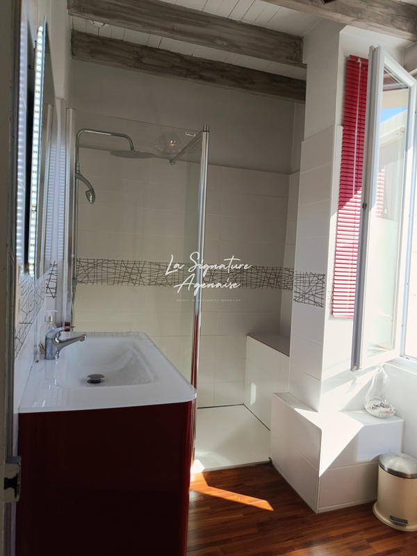 Maison - 240 m² - 8 pièces