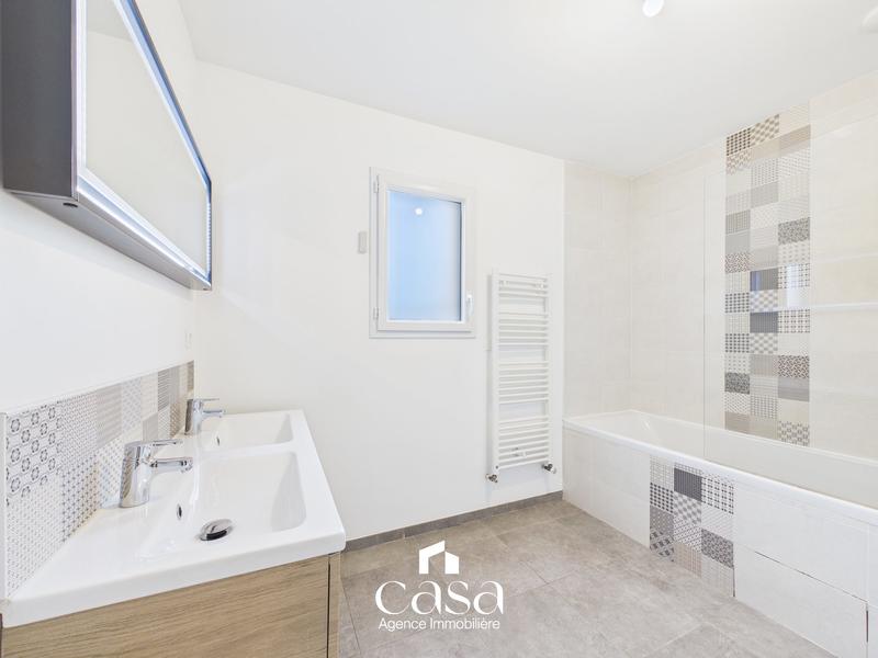 Maison - 99 m² - 5 pièces