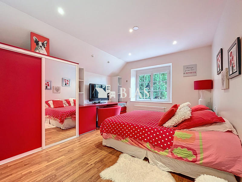 Maison - 350 m² - 12 pièces