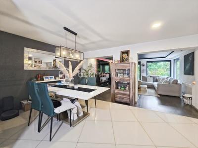 Pavillon - 150 m² - 6 pièces