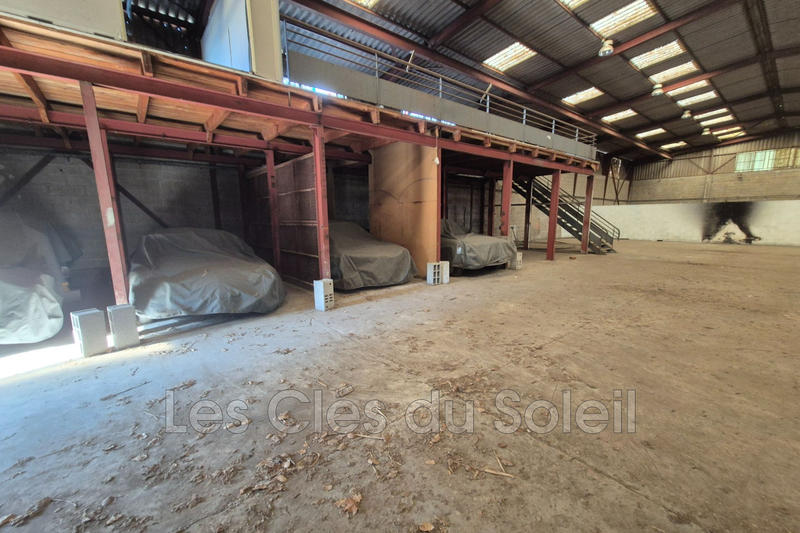 Parking / Garage - 550 m²