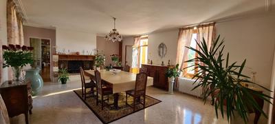 Maison - 279 m² - 6 pièces