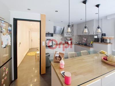 Appartement - 90 m² - 4 pièces